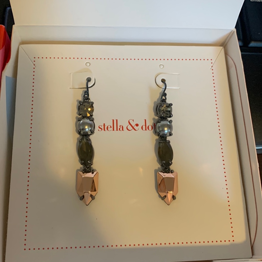 Kahlo Linear Earrings-never been worn.